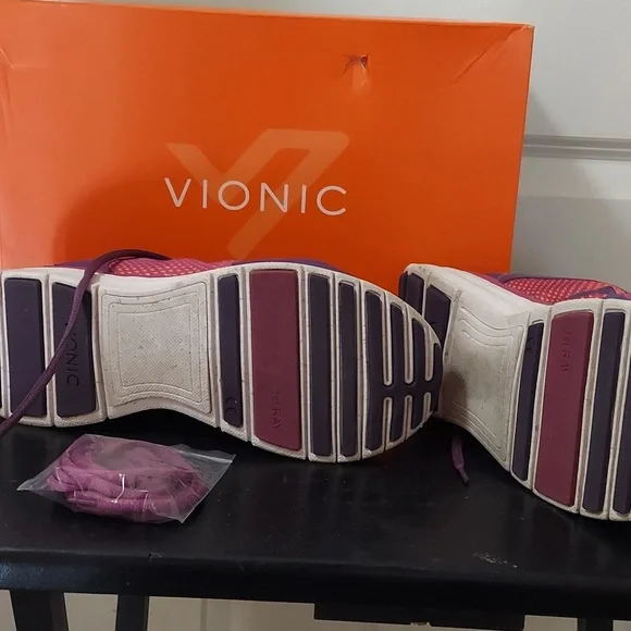 Vionic women's athletic shoes with extra laces, size 10. Purple and orange. - Picture 6 of 6